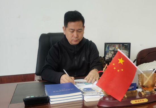 總經理:溫利峰